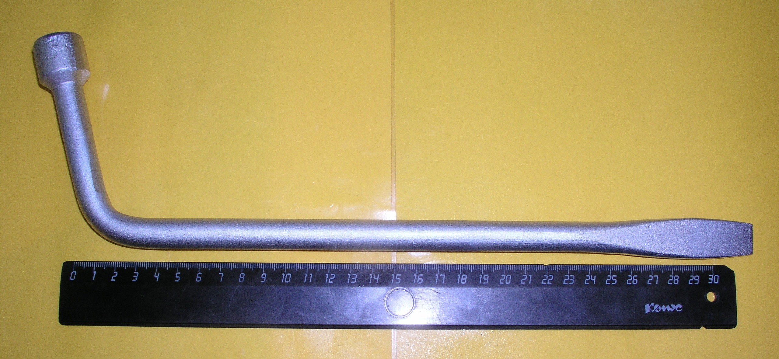 Ключ балонный Г-образный с лопаткой 17мм, Камышинский завод слесарно-монтажного инструмента